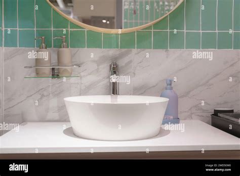 shower faucet with sleek design